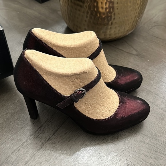 Naturalizer Cabernet Sauvignon Metallic Talissa Leather Pump - Women - Picture 6 of 12